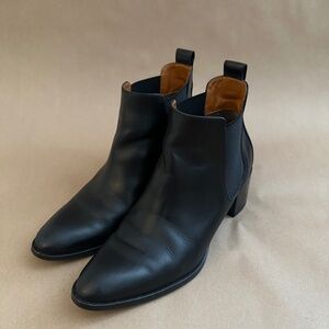 Everlane The Heel Boot Italian Leather Block Heeled Chelsea Boot